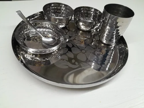 Hammered stainless steel dinner set